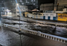 RIO DO OURO TRANSBORDA E PROVOCA ALAGAMENTOS NO CENTRO DE JACOBINA