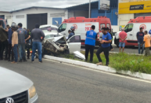 ACIDENTE ENTRE CAMINHÃO E CARRO DEIXA FERIDOS NA AVENIDA SETE DE SETEMBRO, EM PETROLINA