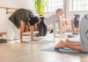 FISIOTERAPEUTA ENSINA EXERCÍCIO SIMPLES PARA AJUDAR A ALIVIAR DOR NAS COSTAS EM CASA