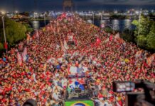 LULA CAMINHA ENTRE JUAZEIRO E PETROLINA E DEFENDE FORTALECIMENTO DO NORDESTE